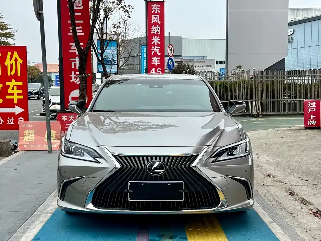 Lexus ES — фото 9