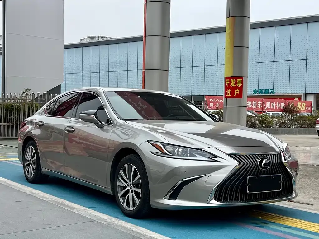 Lexus ES — фото 5