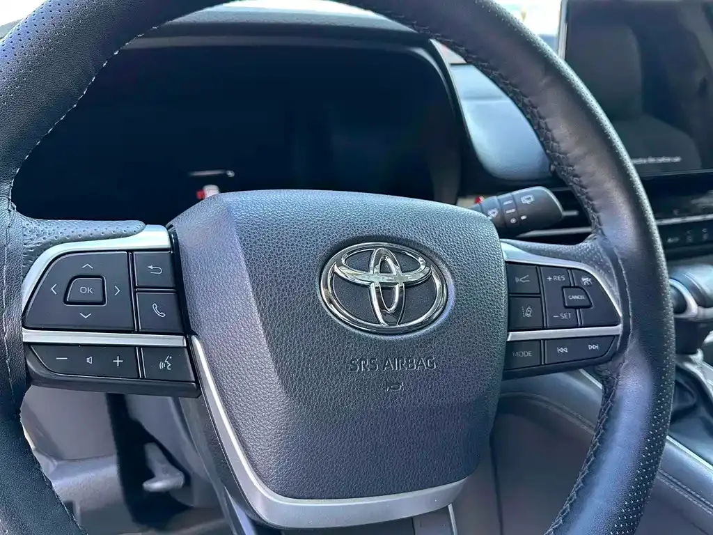 Toyota Granvia — фото 4