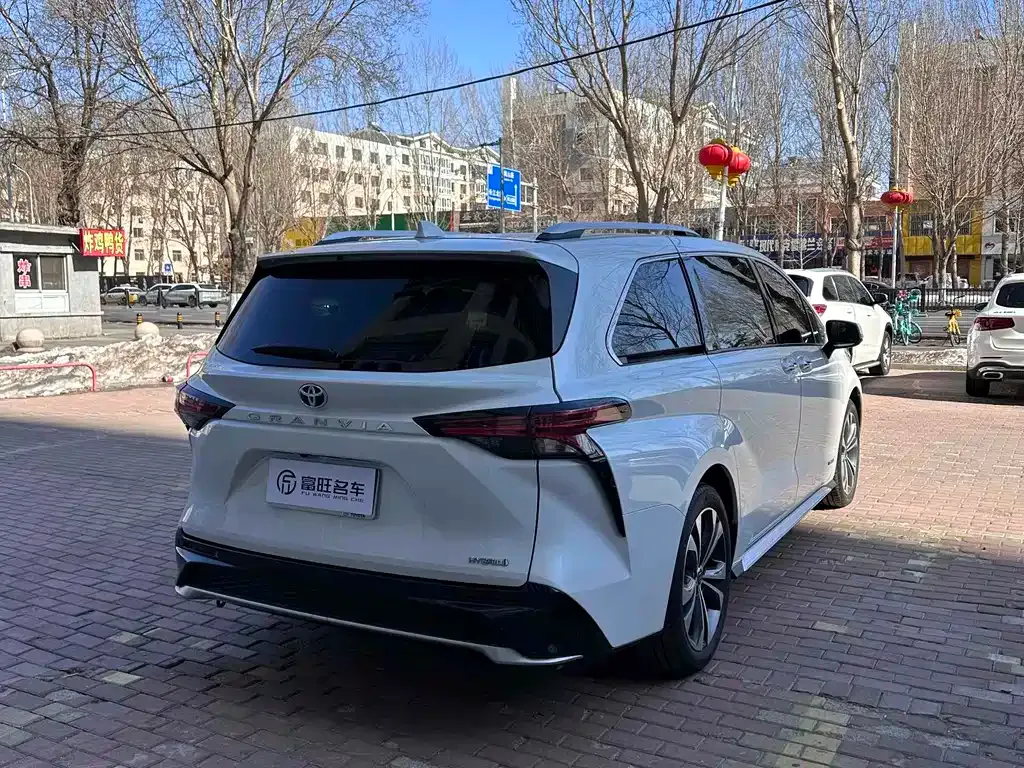 Toyota Granvia — фото 10