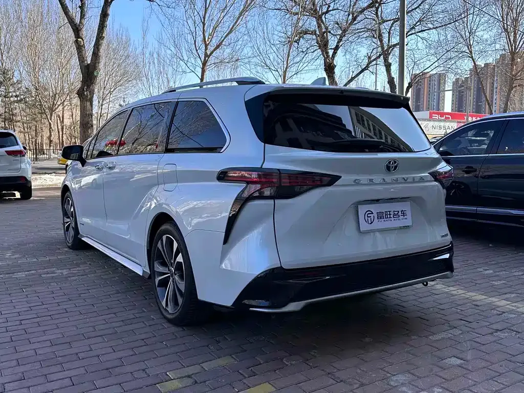 Toyota Granvia — фото 8