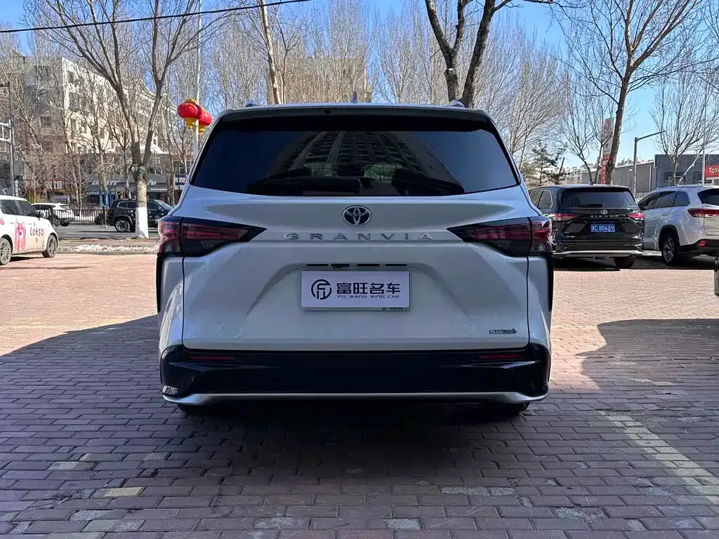 Toyota Granvia — фото 9