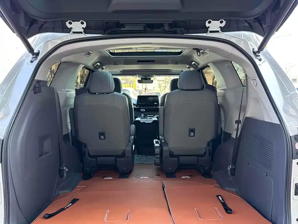 Toyota Granvia — фото 2