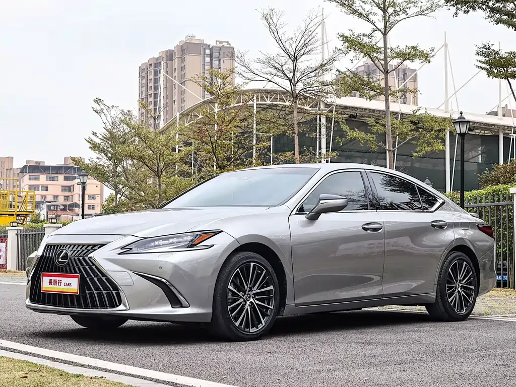 Lexus ES — фото 1