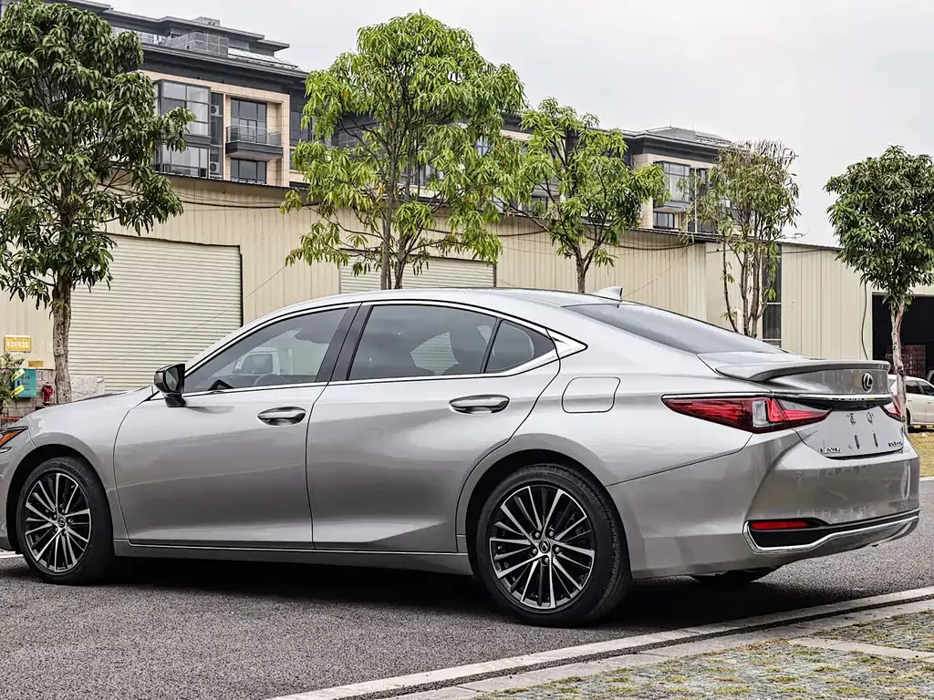 Lexus ES — фото 9