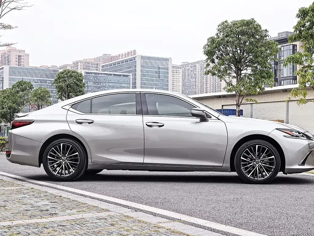 Lexus ES — фото 8