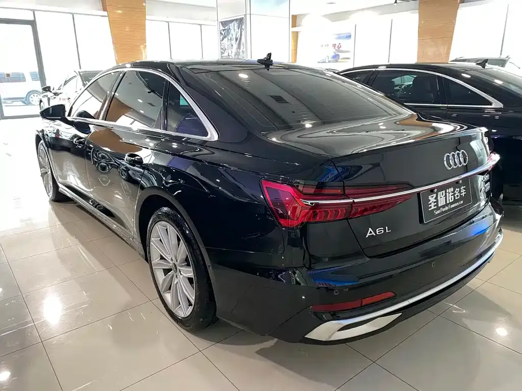 Audi A6L — фото 5