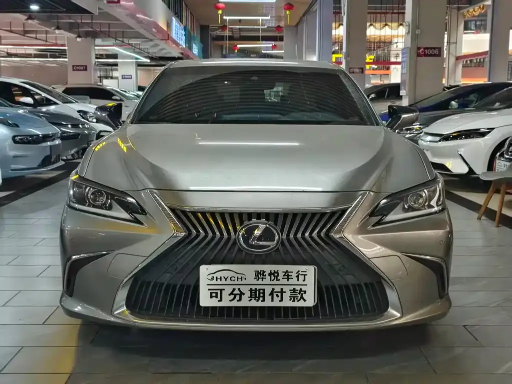 Lexus ES — фото 1