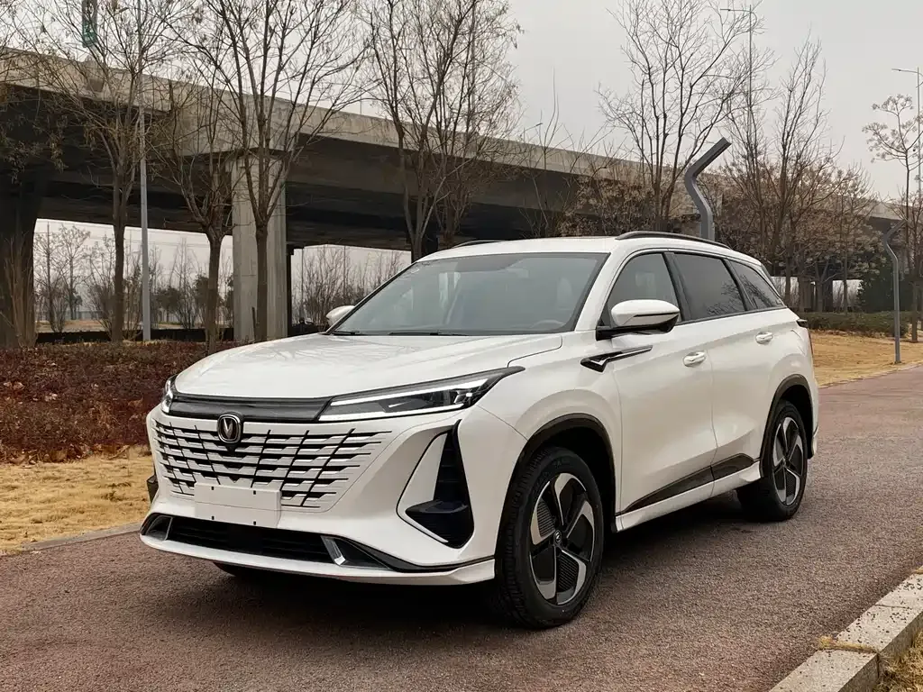 Changan CS75 PLUS iDD — фото 1