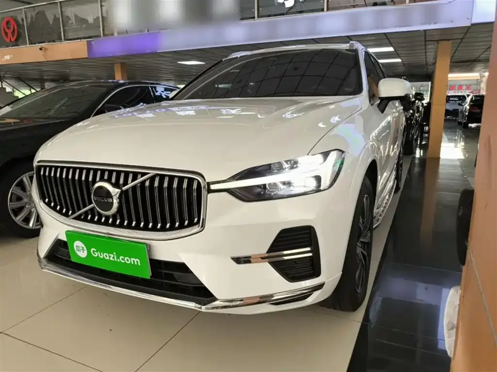 Volvo XC60 — фото 1