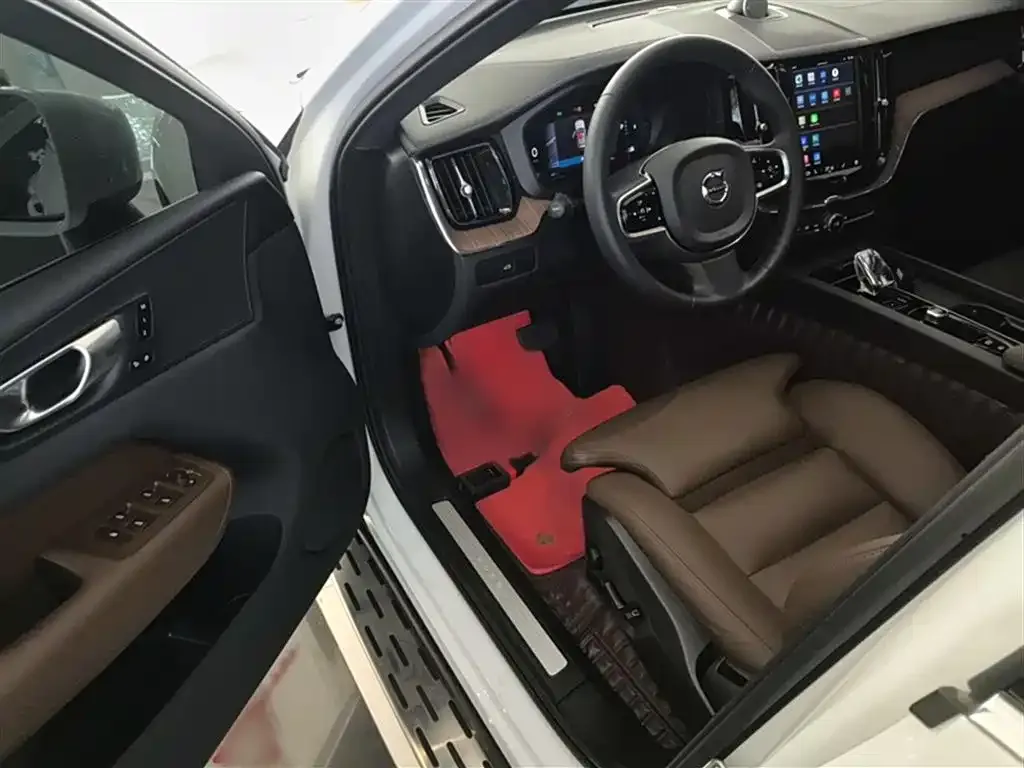 Volvo XC60 — фото 2