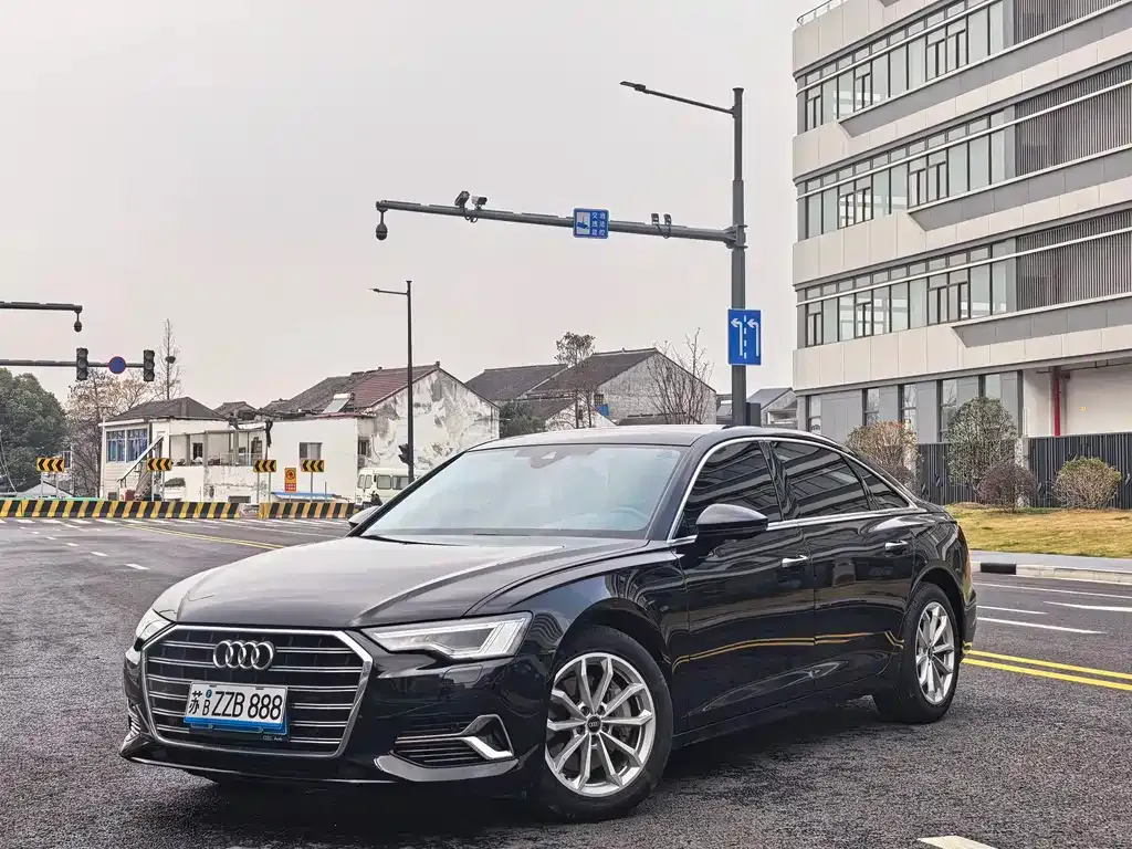 Audi A6L — фото 1