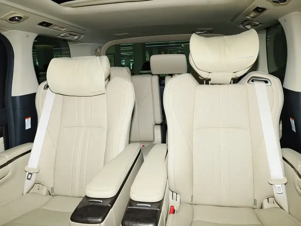 Toyota Vellfire — фото 4
