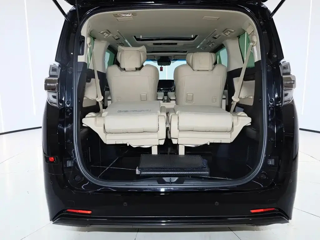 Toyota Vellfire — фото 7