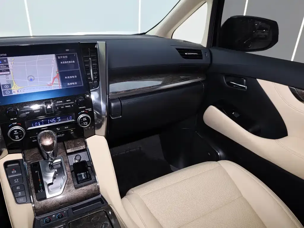 Toyota Vellfire — фото 10