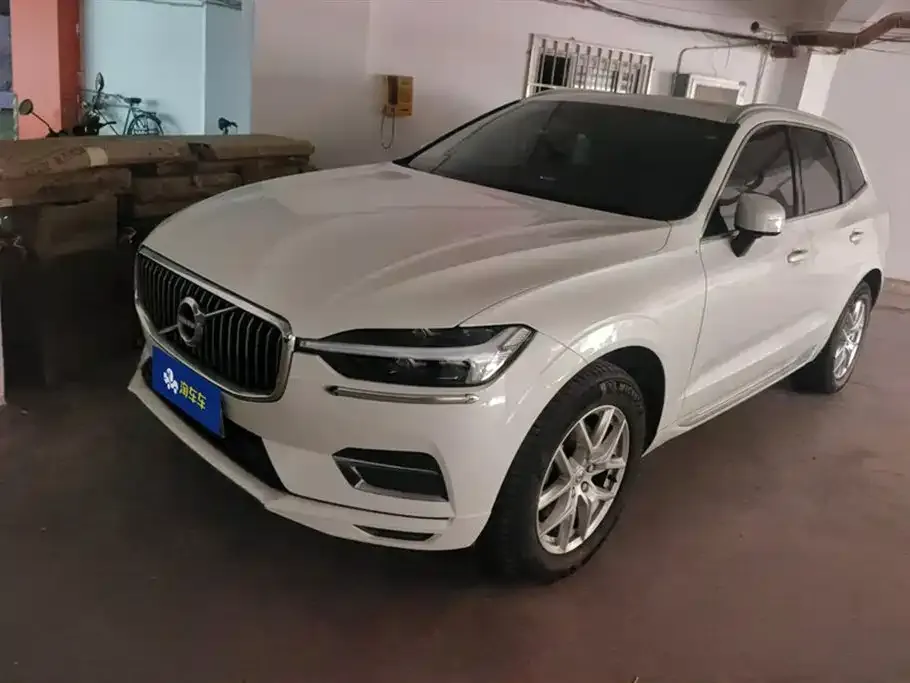Volvo XC60 — фото 1