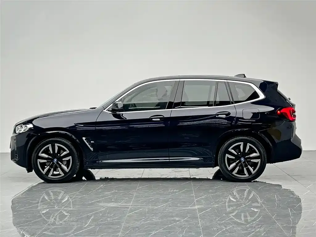 BMW iX3 — фото 10