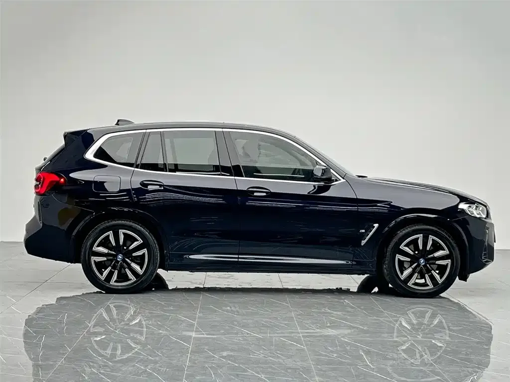 BMW iX3 — фото 5
