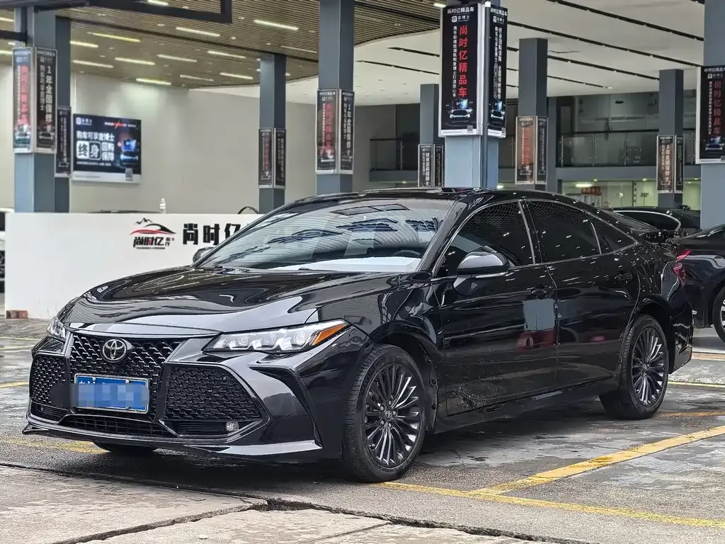 Toyota Avalon — фото 1