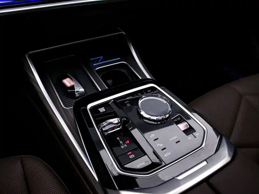 BMW 7 Series — фото 10