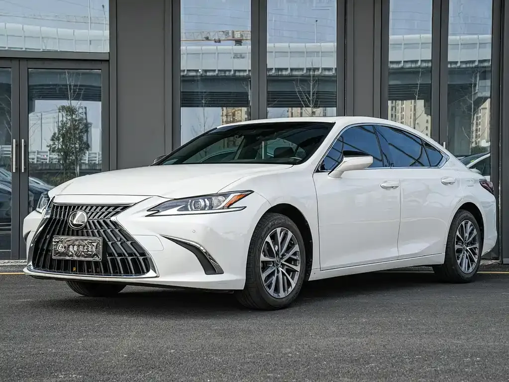 Lexus ES — фото 1