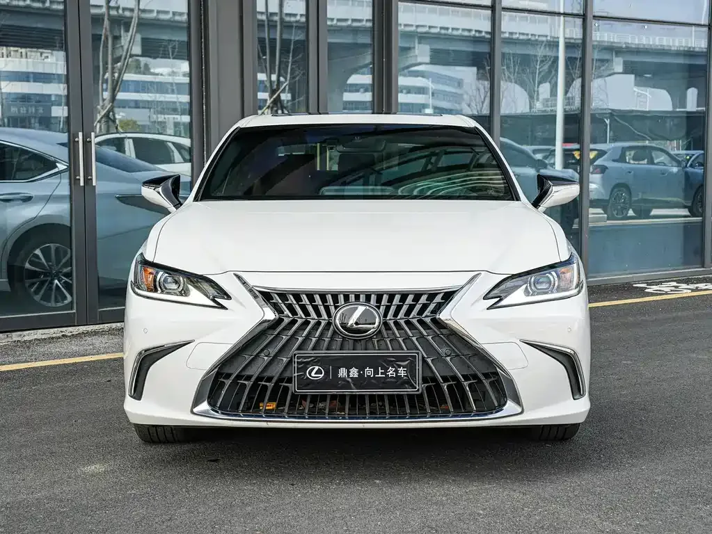 Lexus ES — фото 8