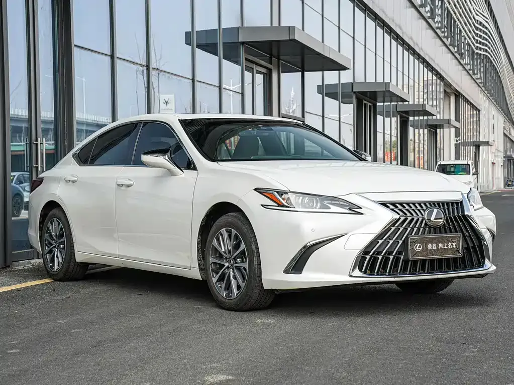 Lexus ES — фото 5