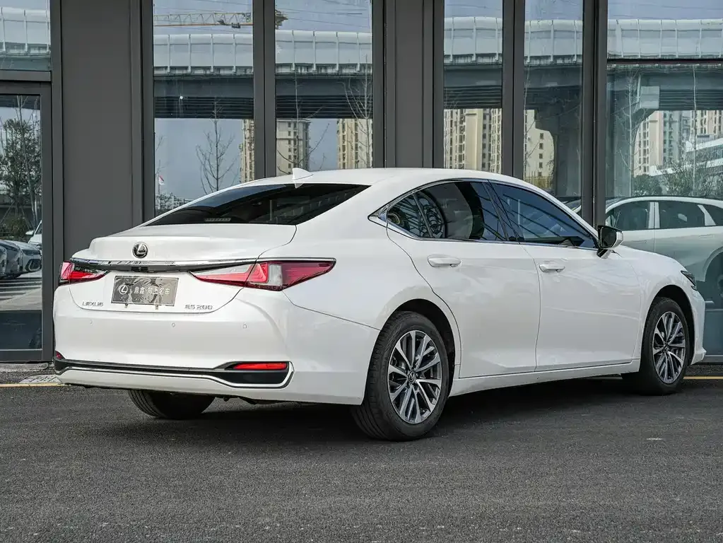 Lexus ES — фото 4