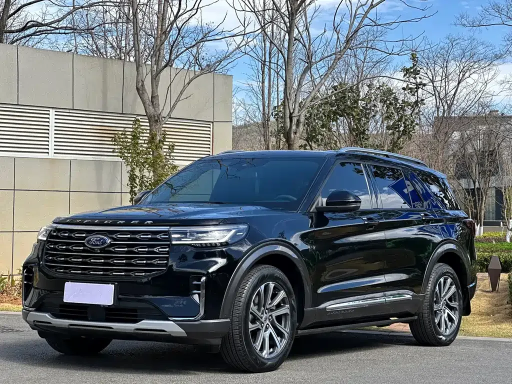 Ford Explorer — фото 1