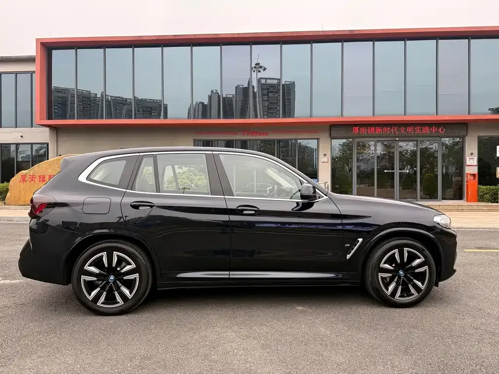 BMW iX3 — фото 3