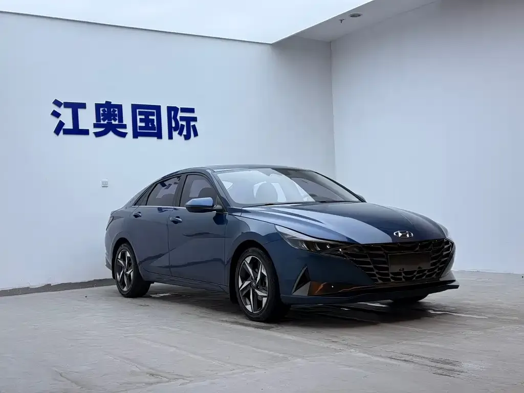 Hyundai Elantra — фото 8