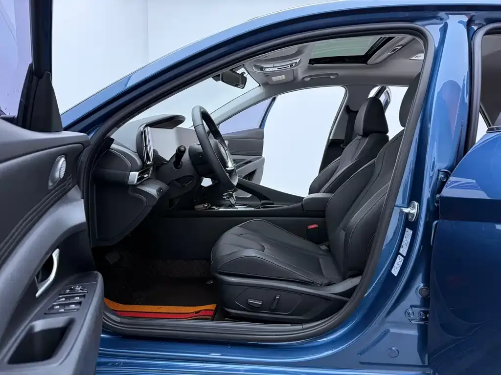 Hyundai Elantra — фото 9