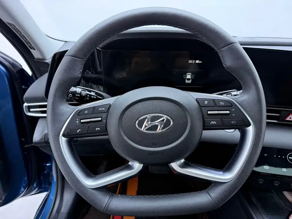 Hyundai Elantra — фото 10
