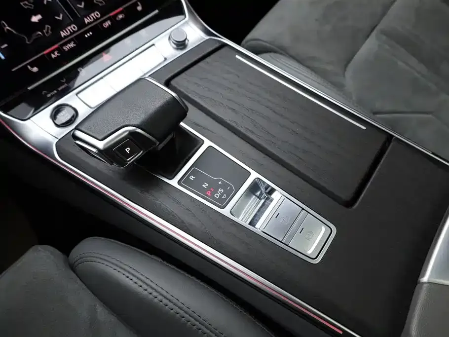 Audi A6L — фото 8