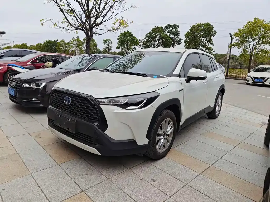 Toyota Corolla Cross — фото 1