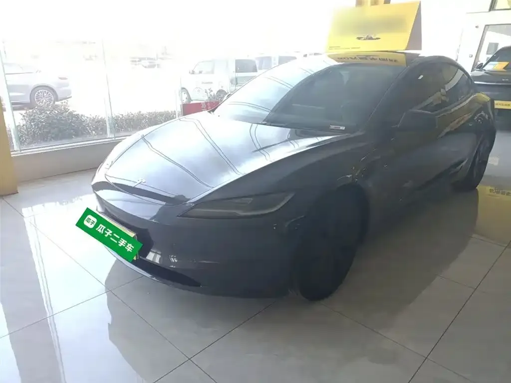 Tesla Model 3 — фото 1