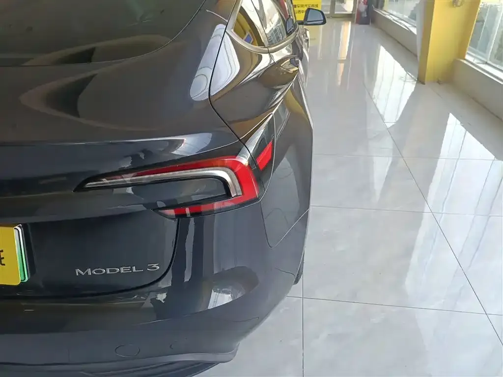 Tesla Model 3 — фото 5