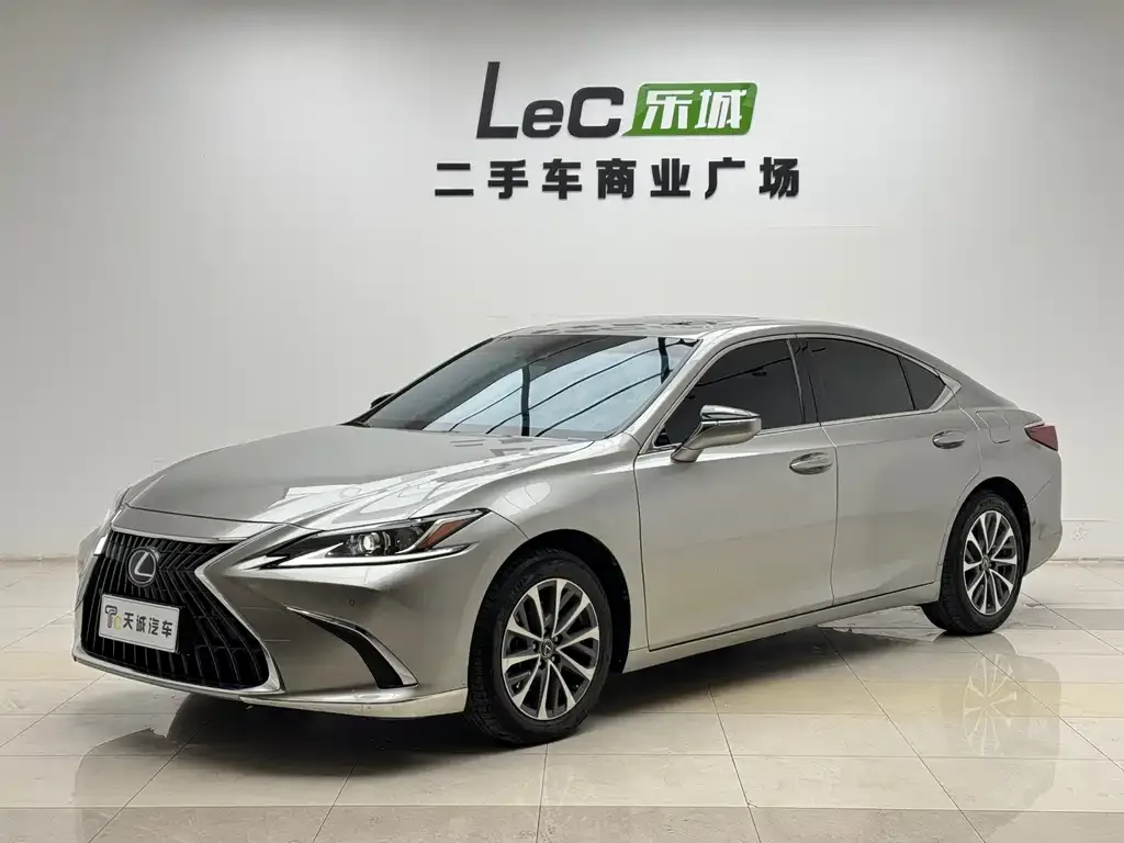 Lexus ES — фото 1