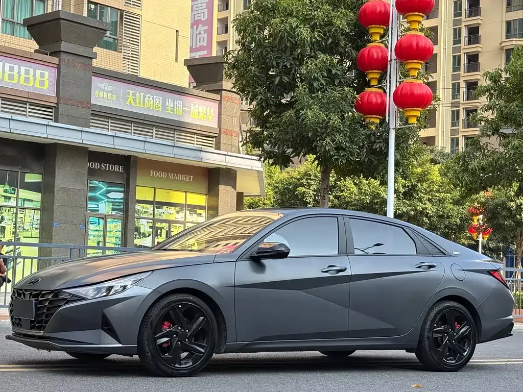 Hyundai Elantra — фото 1