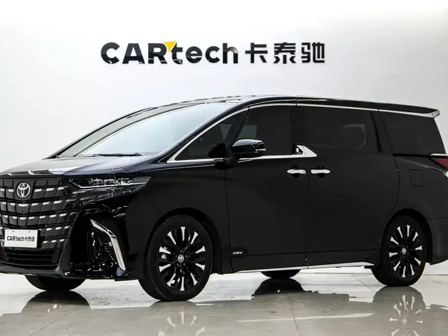 Toyota Alphard — фото 1
