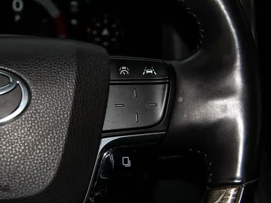 Toyota Alphard — фото 8