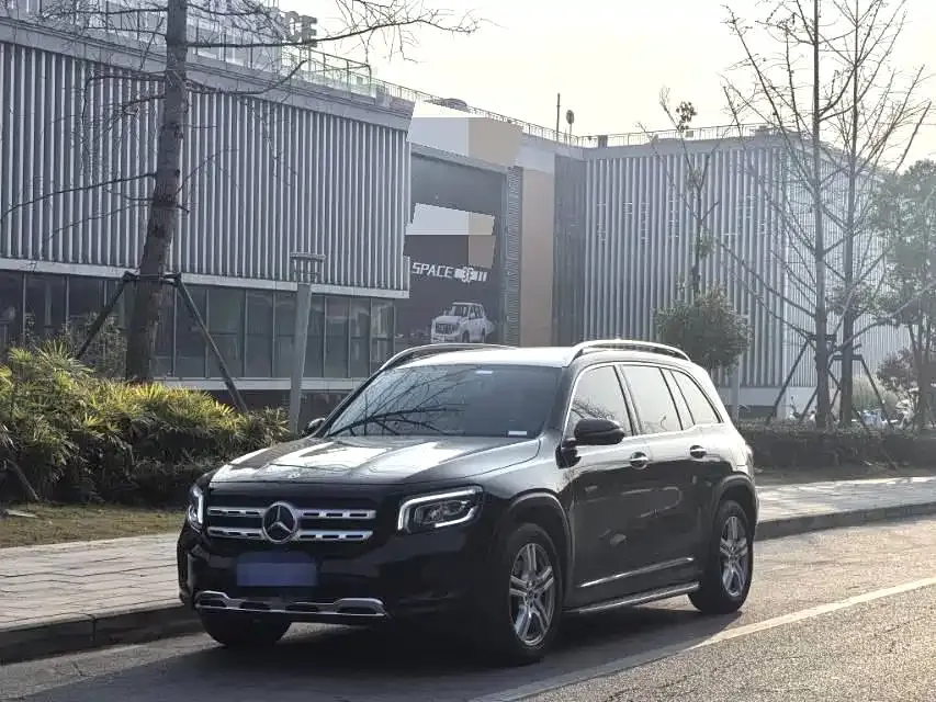 Mercedes-Benz GLB — фото 1