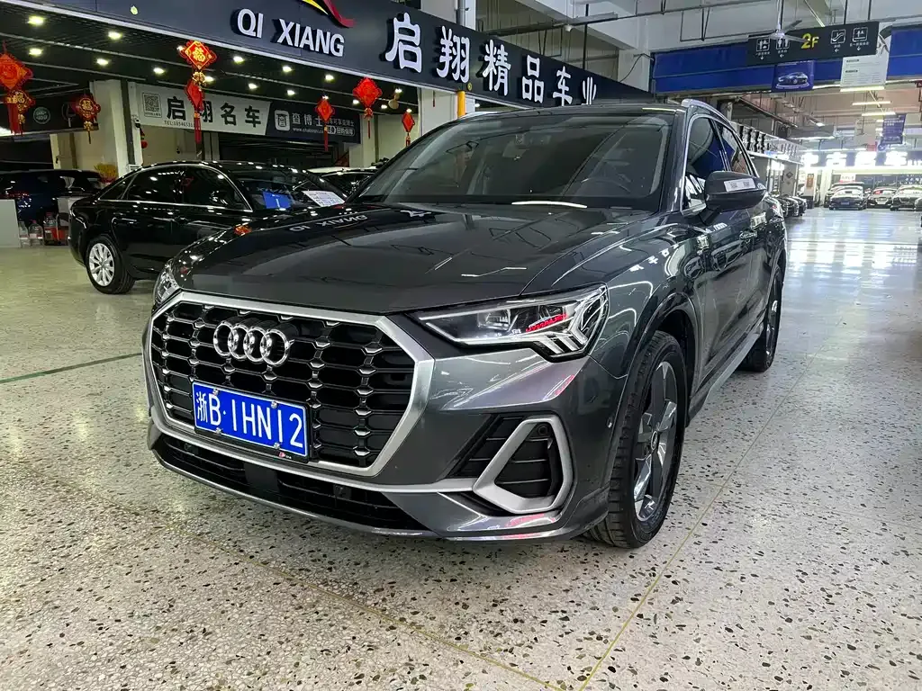 Audi Q3 — фото 1