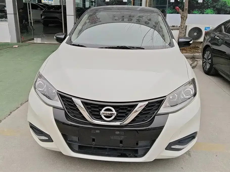 Nissan Tiida — фото 3