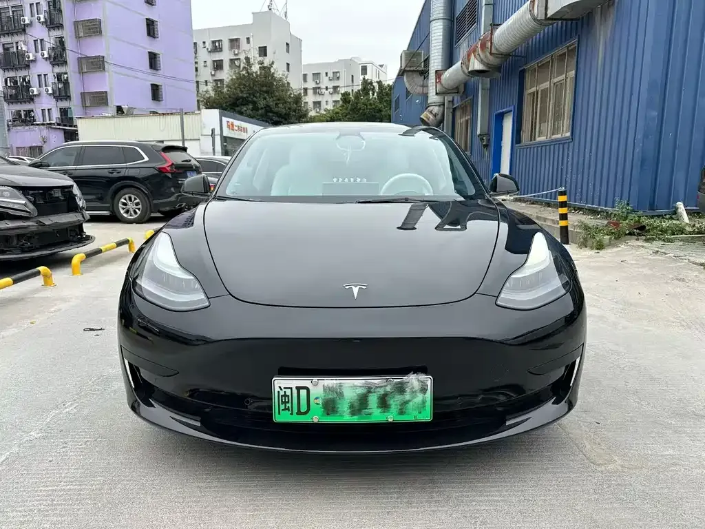 Tesla Model 3 — фото 3