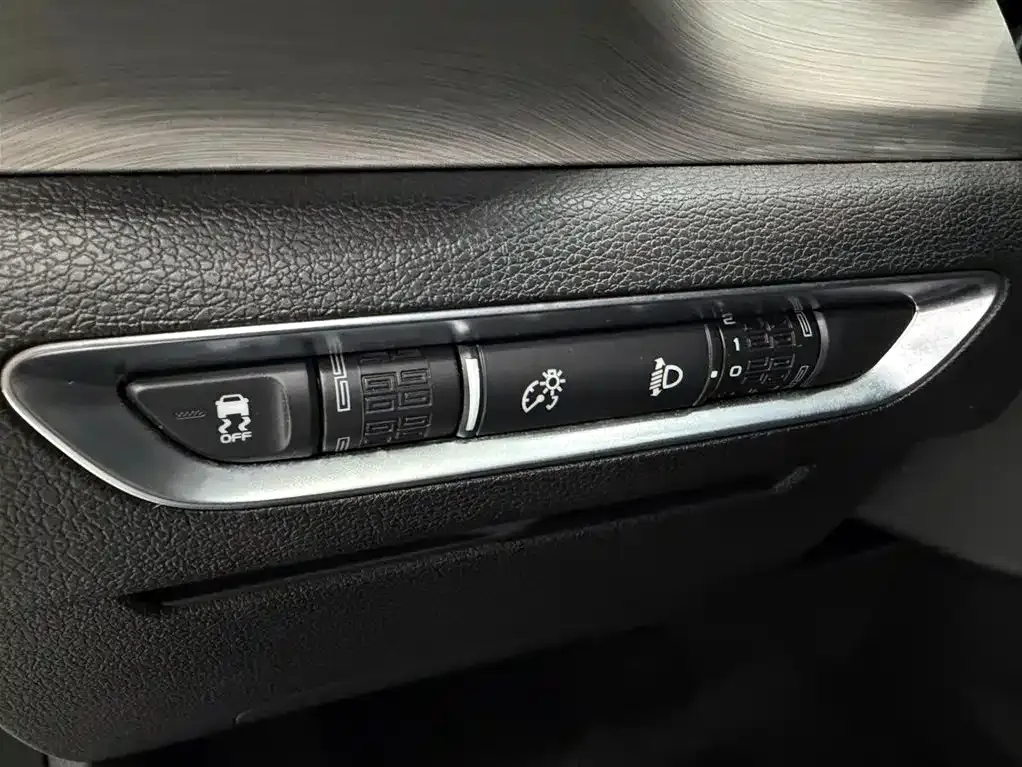 Geely Binyue — фото 10