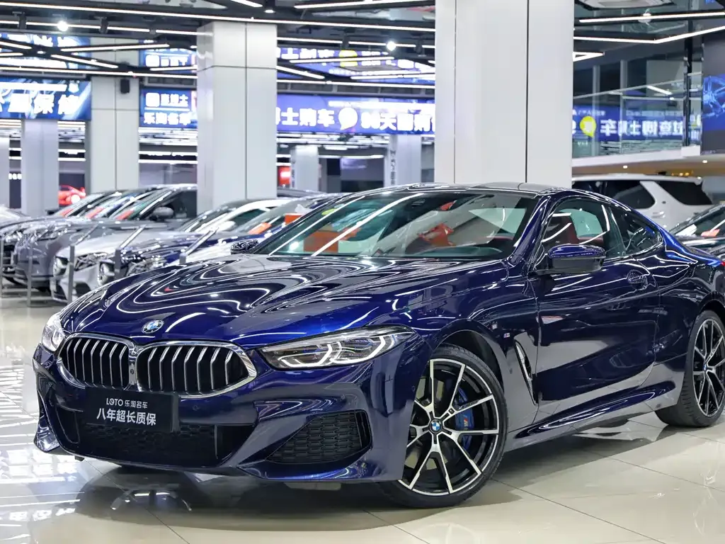 BMW 8 Series — фото 1