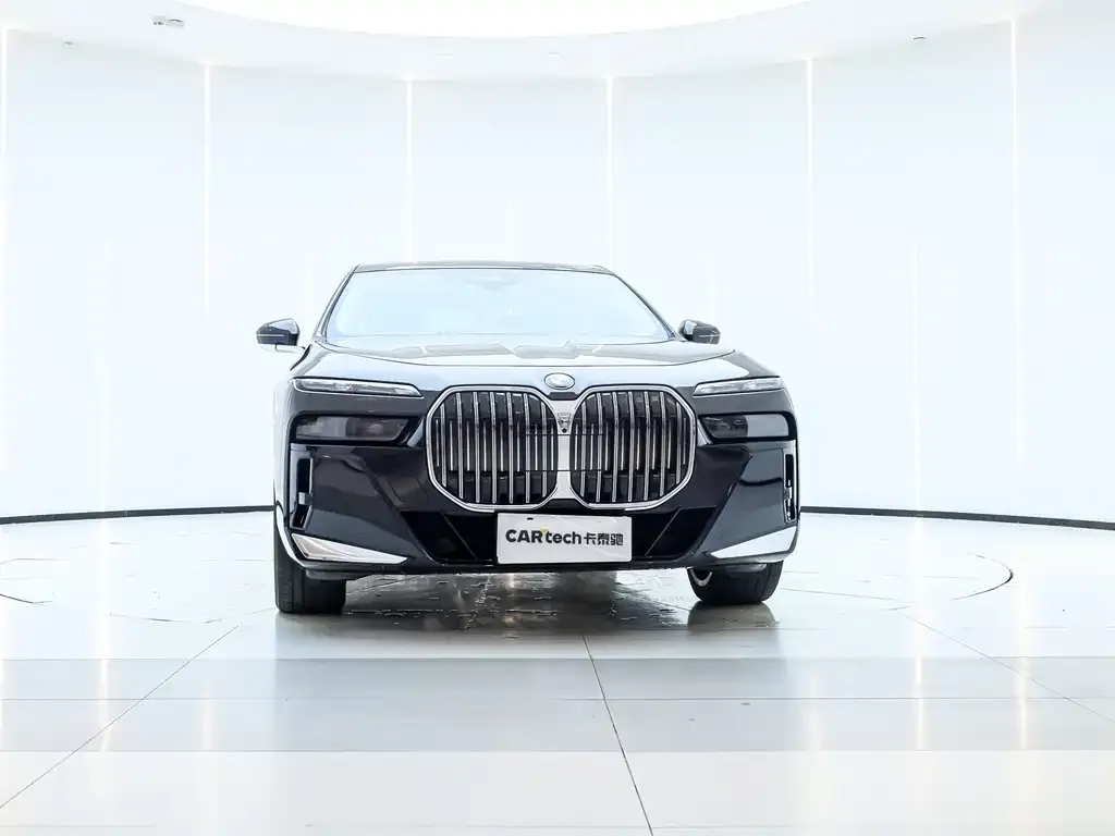 BMW 7 Series — фото 9
