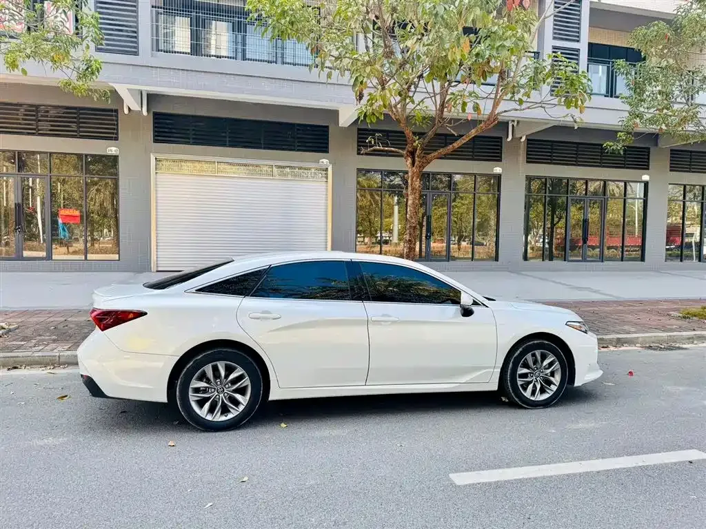 Toyota Avalon — фото 5
