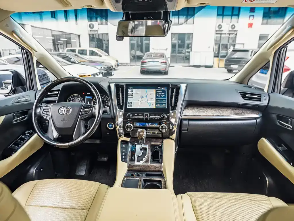 Toyota Vellfire — фото 5